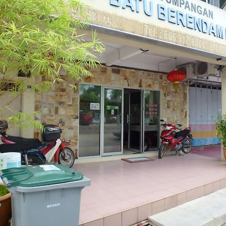 Batu Berendam Inn Kampong Sungai Putat エクステリア 写真