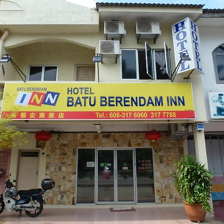 Batu Berendam Inn Kampong Sungai Putat エクステリア 写真