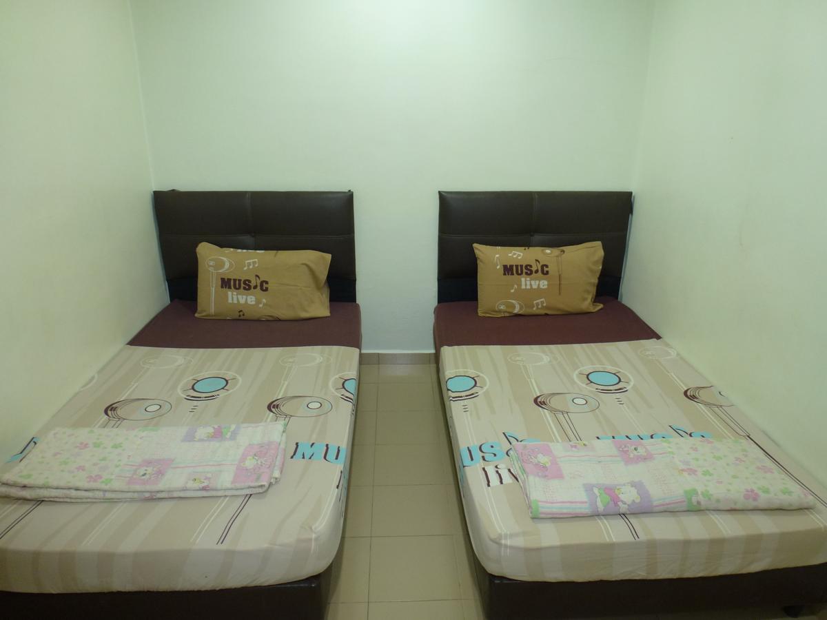 Batu Berendam Inn Kampong Sungai Putat エクステリア 写真