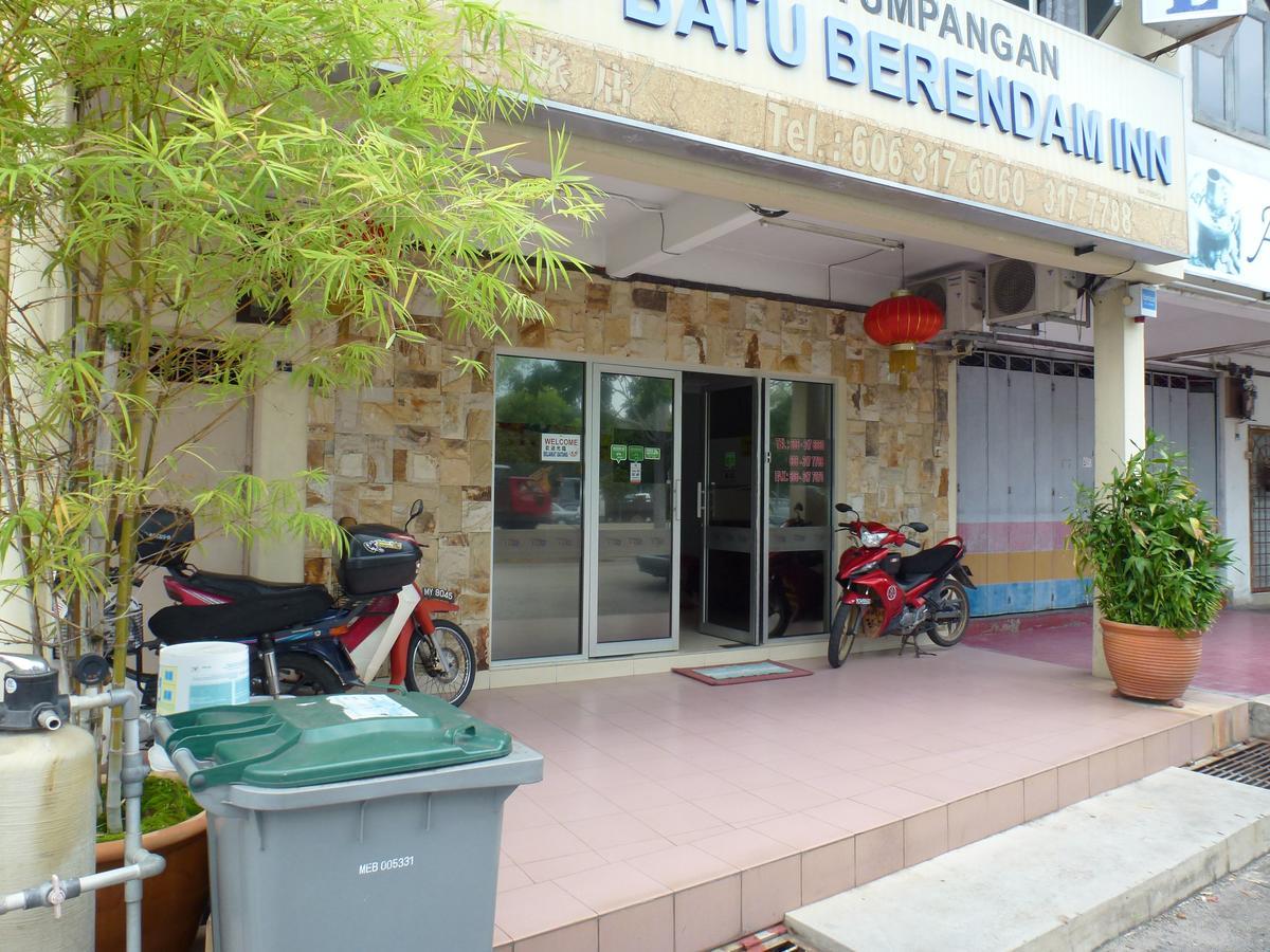 Batu Berendam Inn Kampong Sungai Putat エクステリア 写真