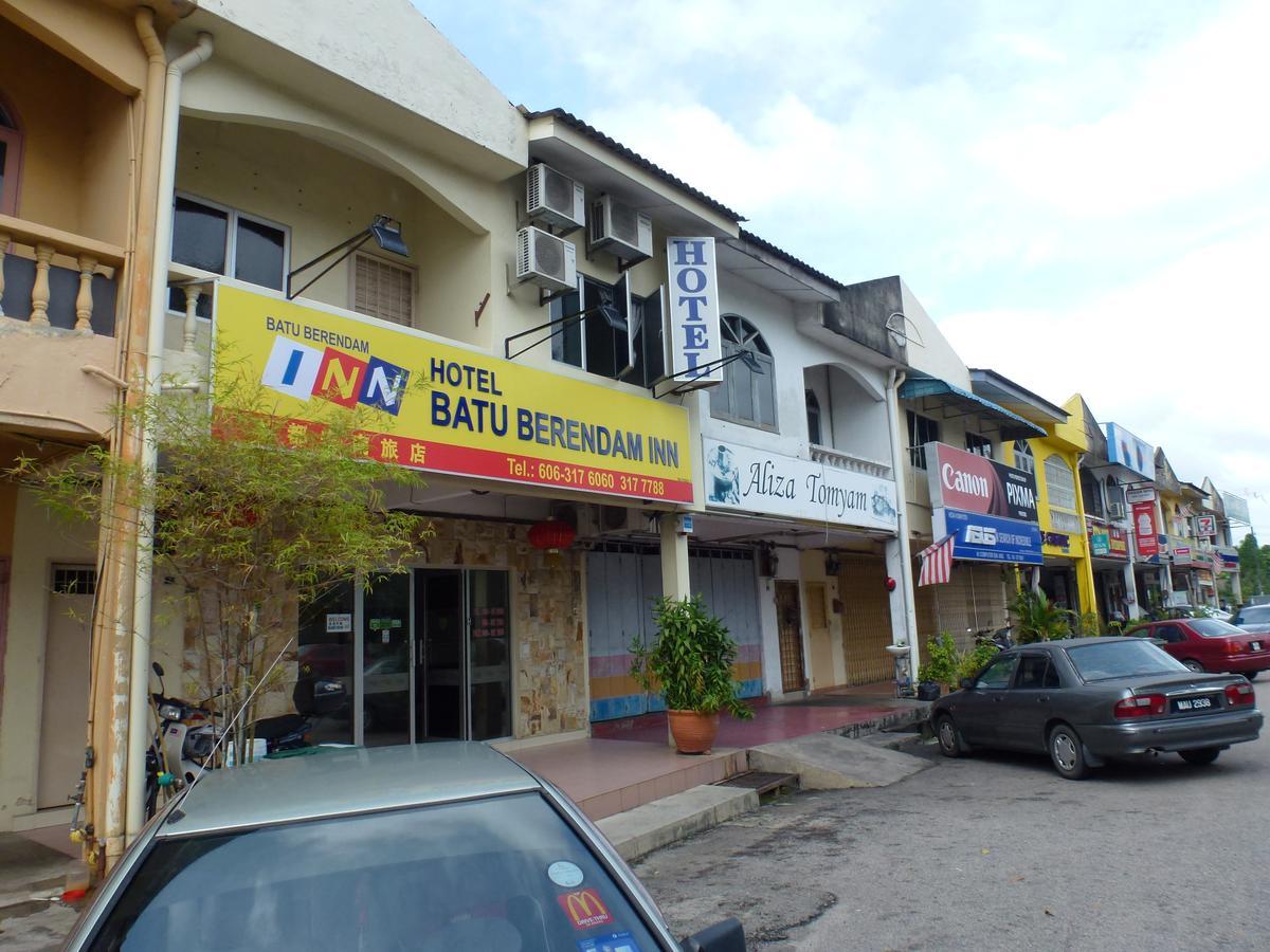 Batu Berendam Inn Kampong Sungai Putat エクステリア 写真
