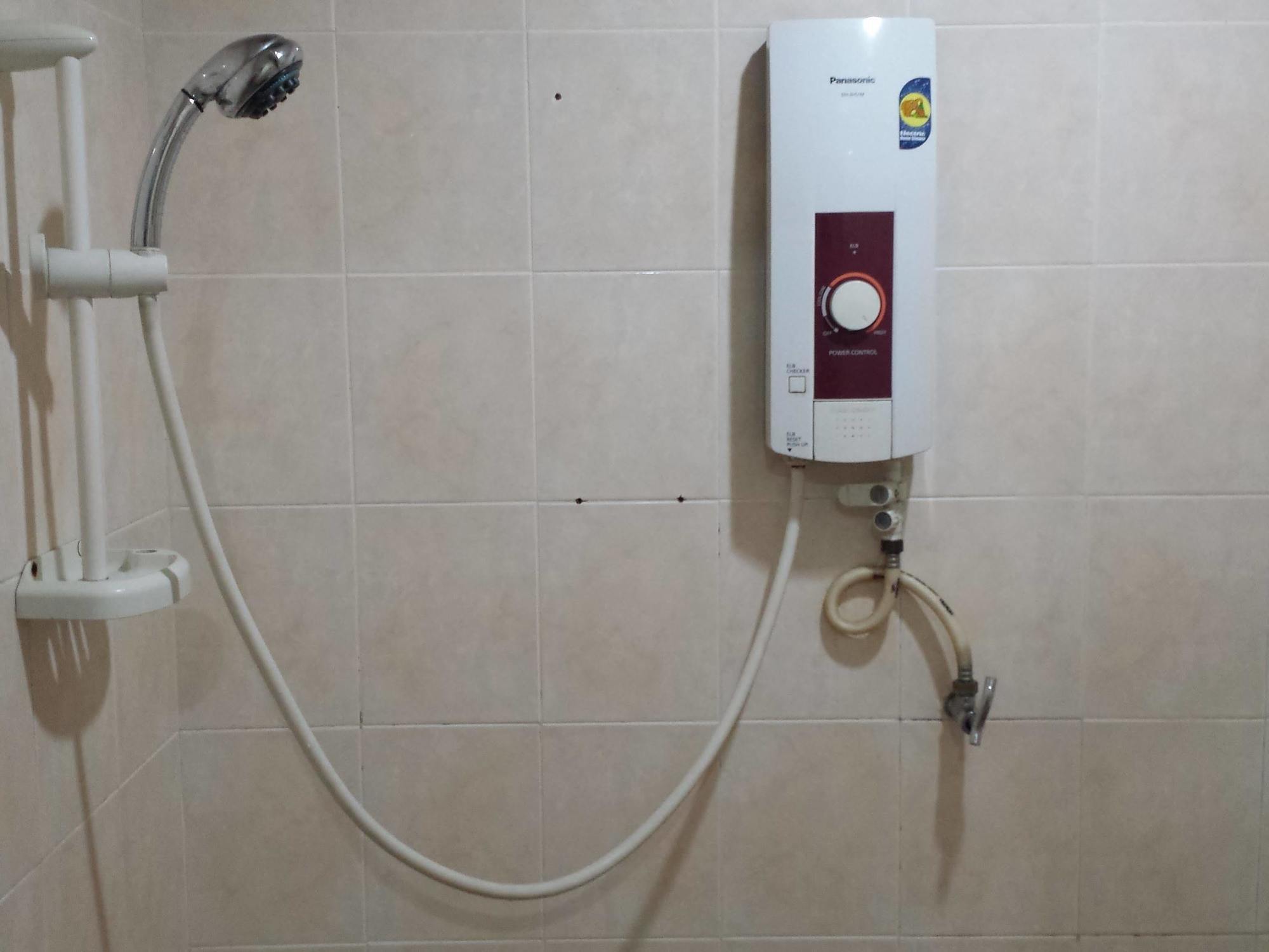 Batu Berendam Inn Kampong Sungai Putat エクステリア 写真
