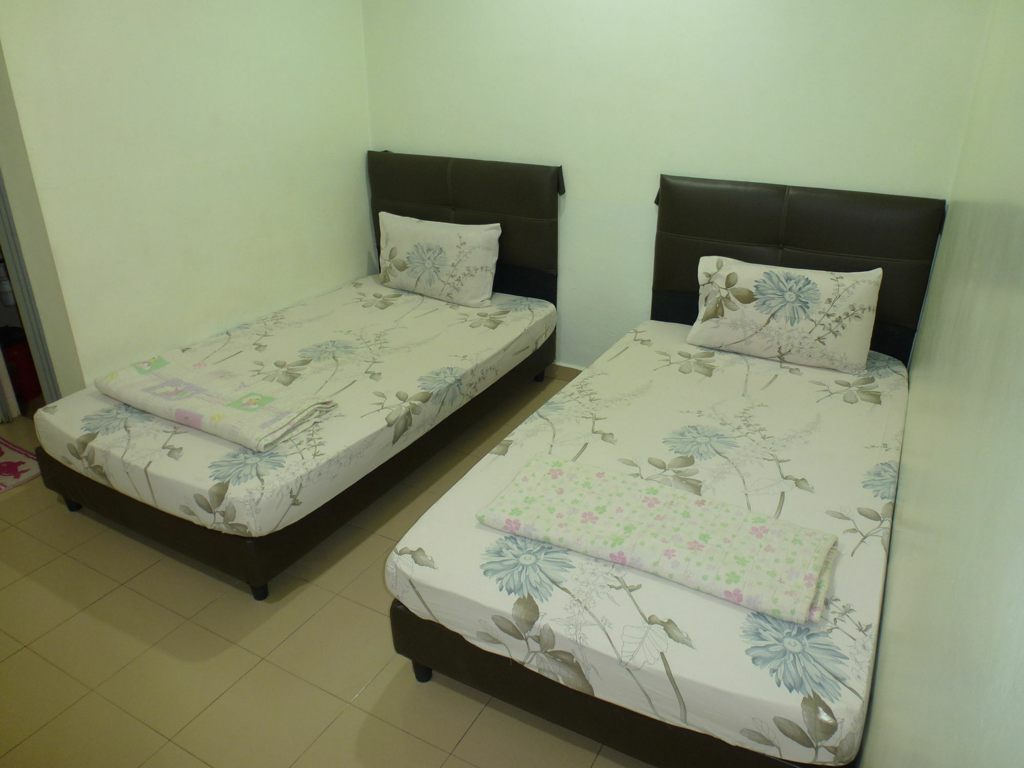 Batu Berendam Inn Kampong Sungai Putat エクステリア 写真