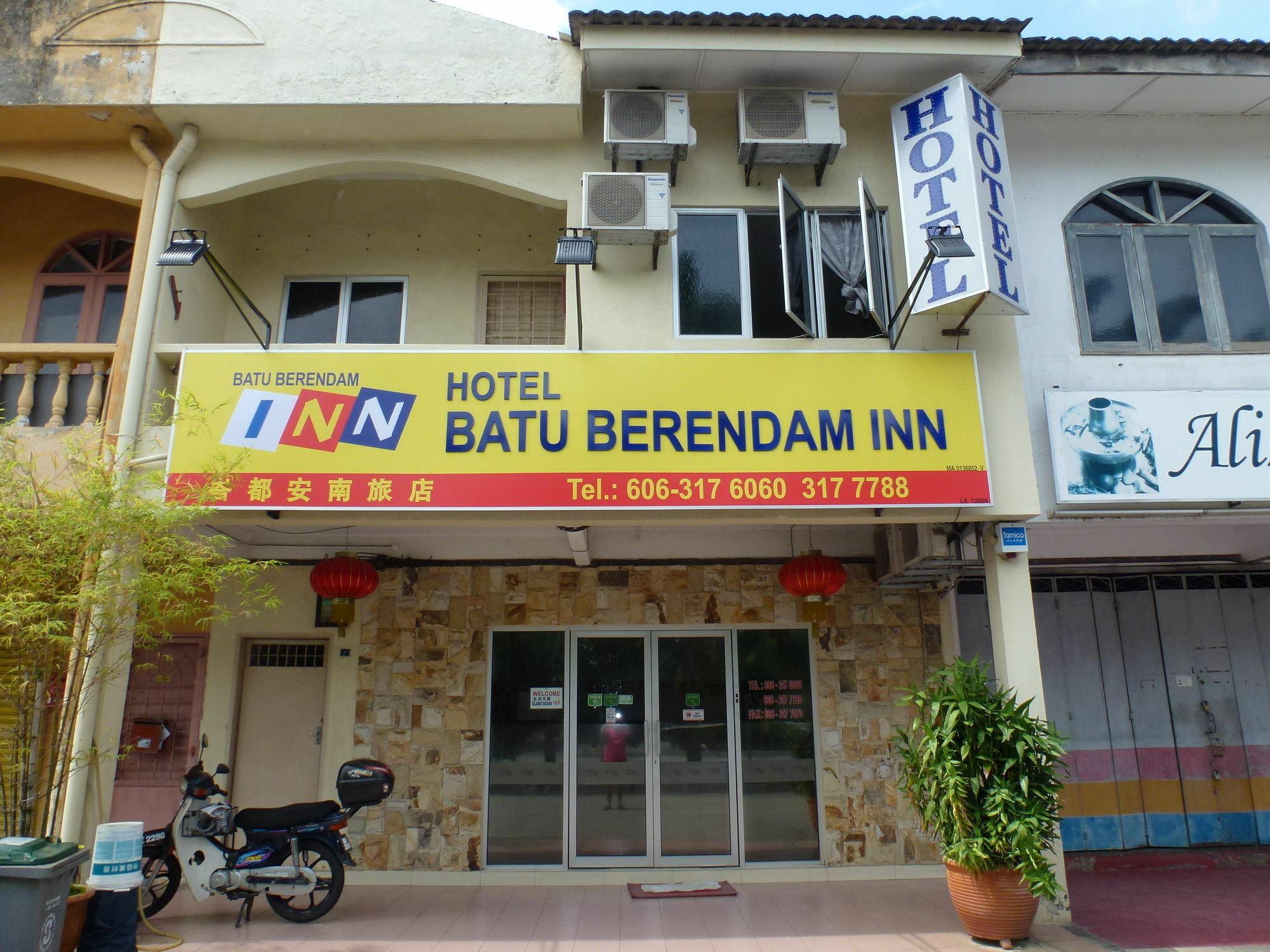 Batu Berendam Inn Kampong Sungai Putat エクステリア 写真