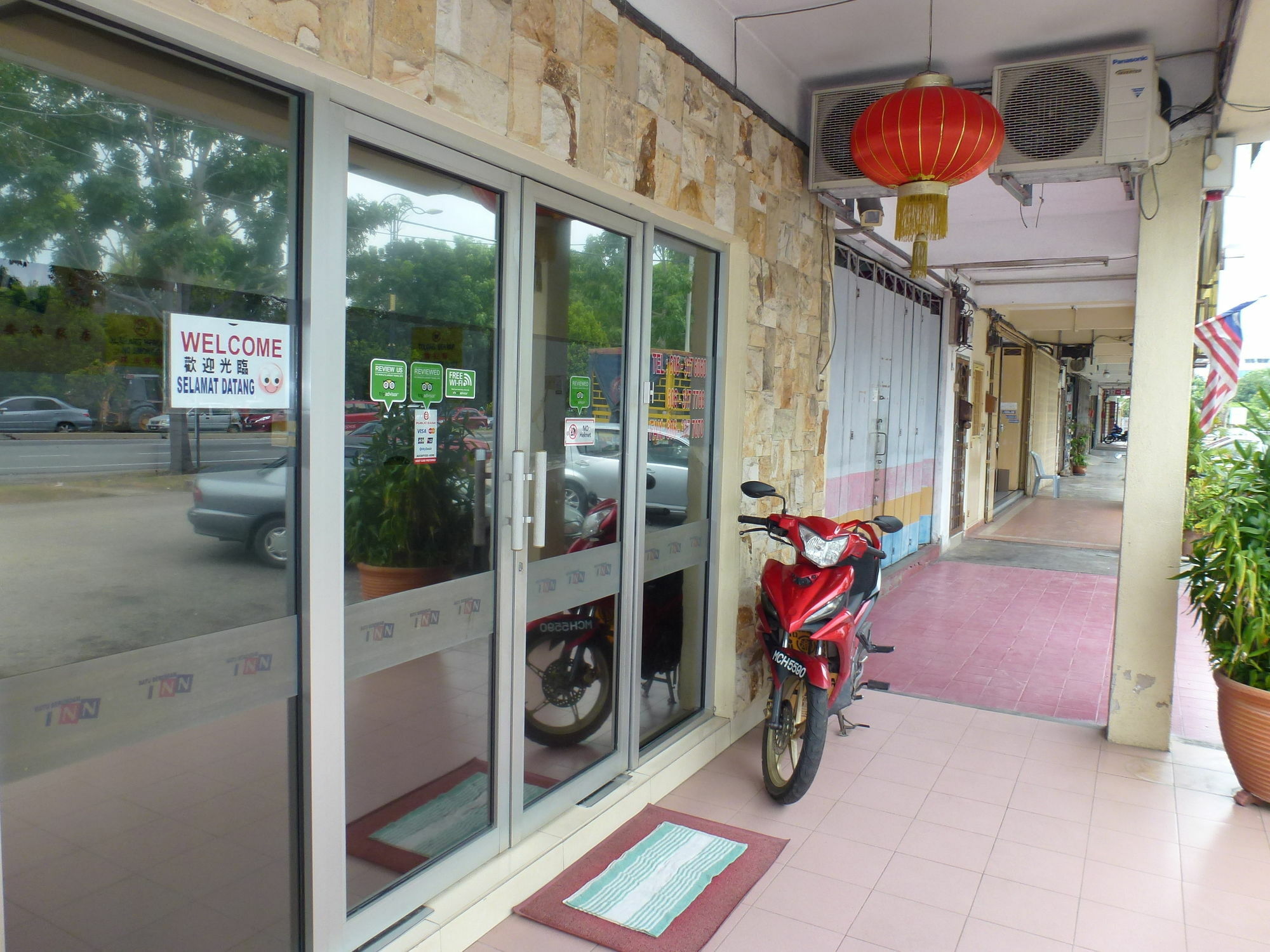 Batu Berendam Inn Kampong Sungai Putat エクステリア 写真